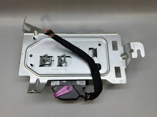 Support ampli audio Audi TT 8J OEM 8J0035223F image 4