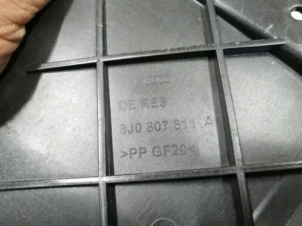 Audi TT 8J framstötskydd OEM 8J0807611A image 6
