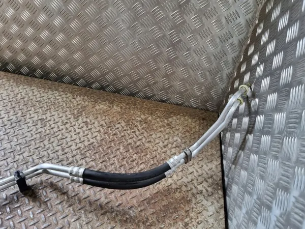 OEM 68244058AB Conduites d'huile boîte Jeep image 3