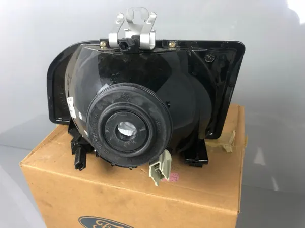 Faro delantero derecho Ford Fiesta III OEM 89FG-13005 image 3