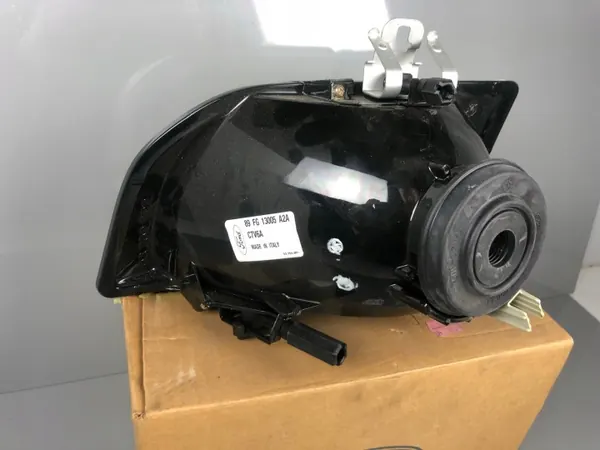 Faro delantero derecho Ford Fiesta III OEM 89FG-13005 image 4