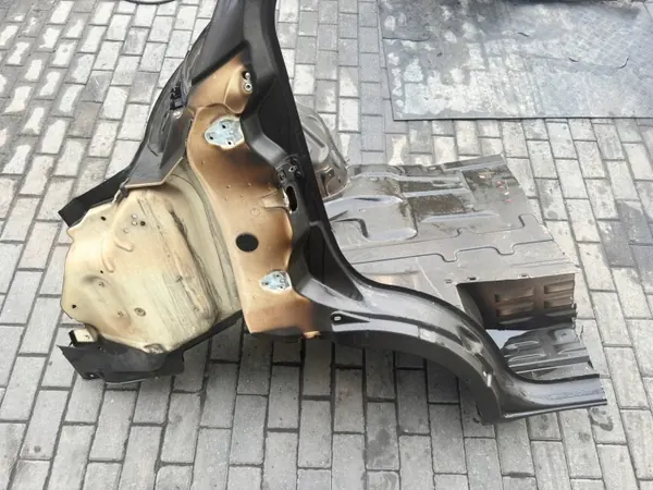 Iveco Daily 14- Vorderer Bodenholm OEM DAILYPRZÓDPODŁUNICA14- image 5