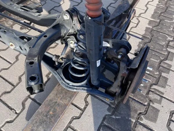 Viga suspensión trasera X-CEED - Kia OE Usado image 3