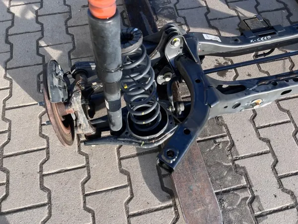 Viga suspensión trasera X-CEED - Kia OE Usado image 5