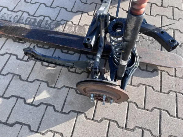 Viga suspensión trasera X-CEED - Kia OE Usado image 6