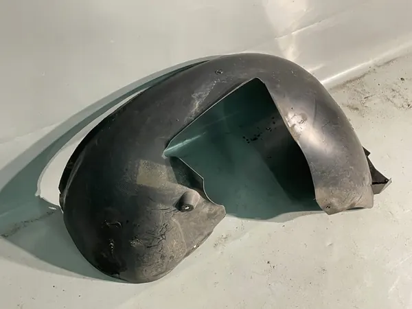 Front Right Wheel Arch VW Passat B6 image 2