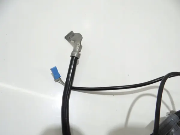 Pince de borne négative OEM 6970680 pour BMW E60 image 3