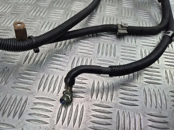 Pince Négative Mercedes OEM A2045408905 - Utilisée image 3
