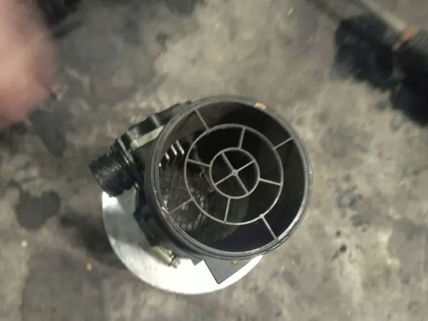 BMW 5 E39 Luftmassenmesser OE 1703275 image 6