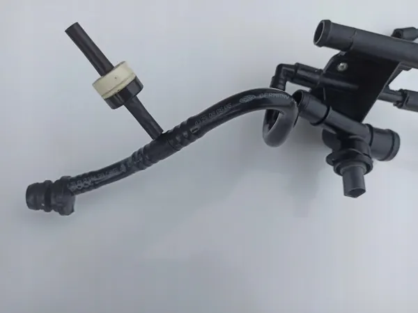 Audi S3 Vesiputken Kotelo OEM 06F121133G image 3