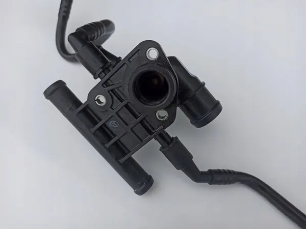 Audi S3 Vesiputken Kotelo OEM 06F121133G image 5