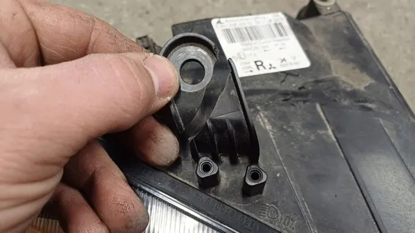 Mitsubishi Colt 09-12 Faro Delantero Derecho 8301B180 image 4