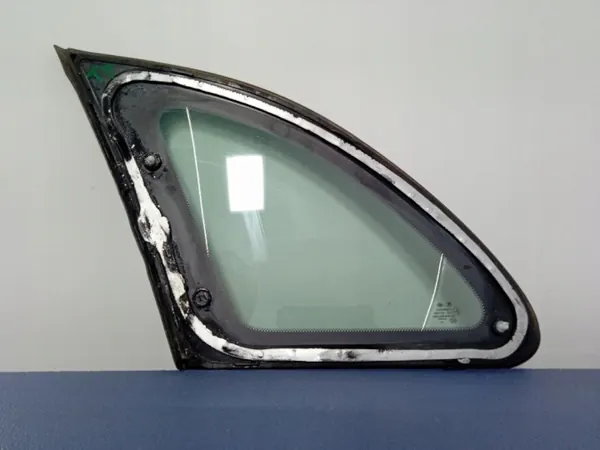 Skoda Fabia II 5J Vitre Carrosserie Arrière Droite OEM 5J9845298 image 4