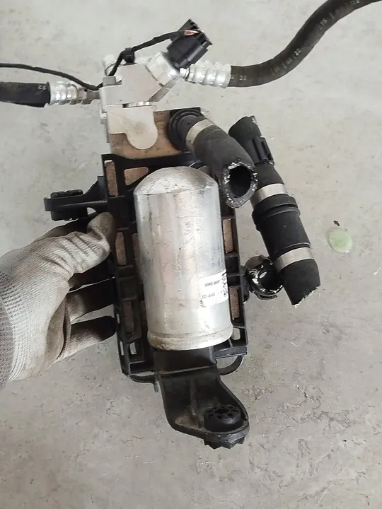 BMW i4 2025 Déshydrateur A/C OEM 9476767 image 7