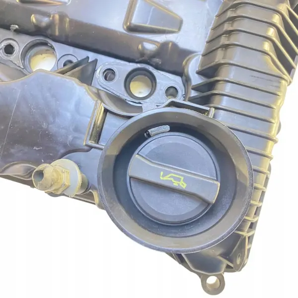 Mazda Nockenfolgerabdeckung OEM R2AA10220 - Gebraucht image 3
