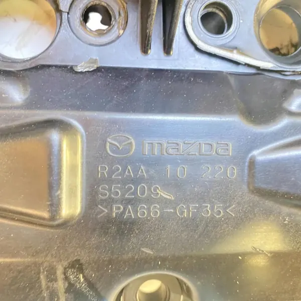 Mazda Nockenfolgerabdeckung OEM R2AA10220 - Gebraucht image 7