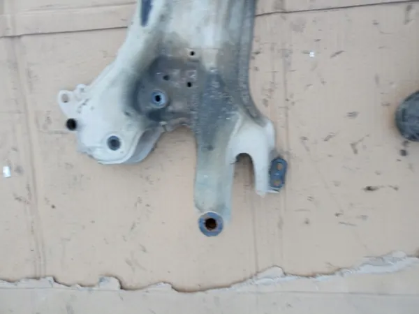 Viga suspensión delantera RAV4 III OEM 06-12 image 3