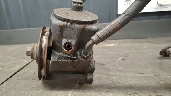 Mercedes W123 servostyrpump OEM - Begagnad image 7