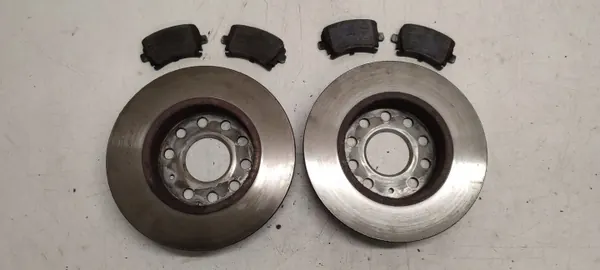 Bromsskivor 260mm + Belägg Bak VW Touran Golf V image 3