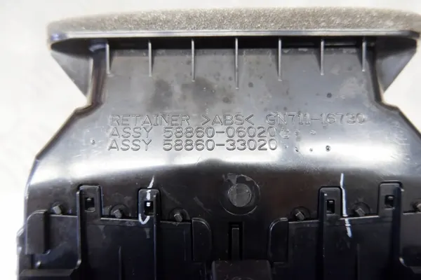 Grille de ventilation arrière Lexus RX L2 OEM 5886006020 image 4