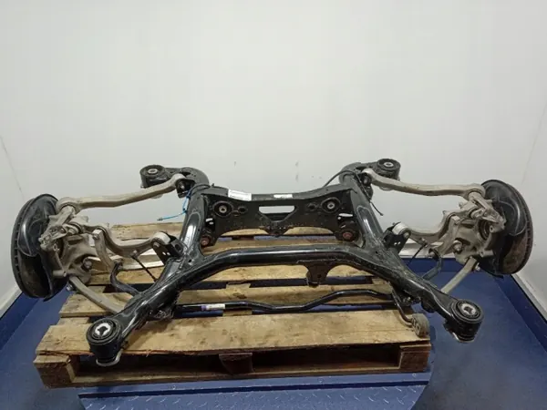 Audi SQ8 Q8 achterophangingbalk OEM 4M0500025 image 2
