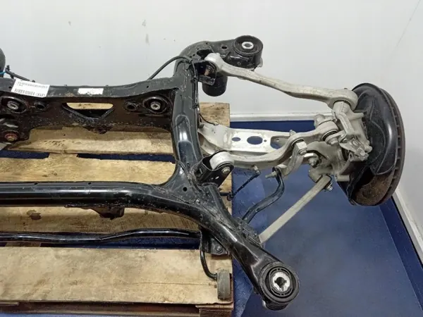 Audi SQ8 Q8 achterophangingbalk OEM 4M0500025 image 3