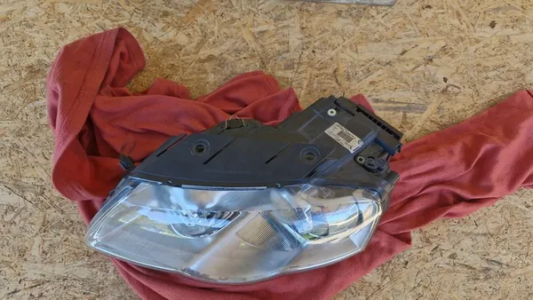 VW Passat B6 Vasemman Xenonlamppu OEM 3C0941751G image 3