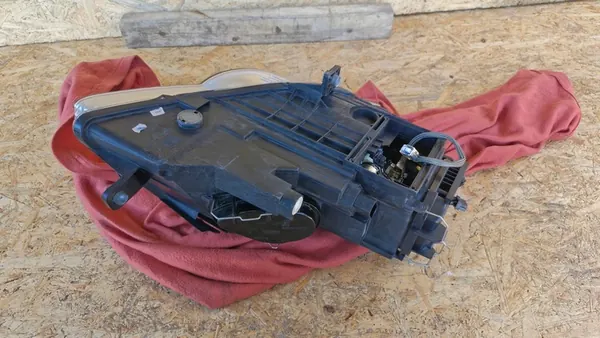 VW Passat B6 Vasemman Xenonlamppu OEM 3C0941751G image 5