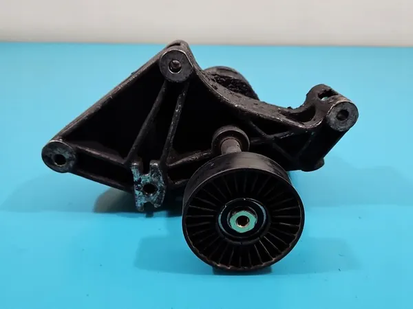 Base de montagem do alternador Audi 80 B4 1.9 TDI image 2