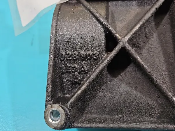 Base de montagem do alternador Audi 80 B4 1.9 TDI image 7