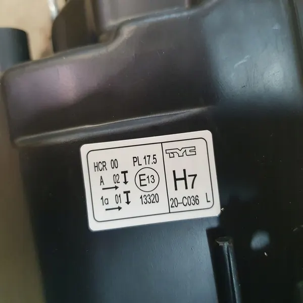 TYC 20-12036-05-2 Farol Esquerdo image 5