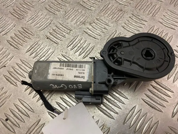 Moteur de siège Land Rover Evoque II OEM 924117103 image 4