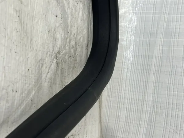 Junta de puerta trasera izquierda Mercedes-Benz OEM 2576922300 image 3