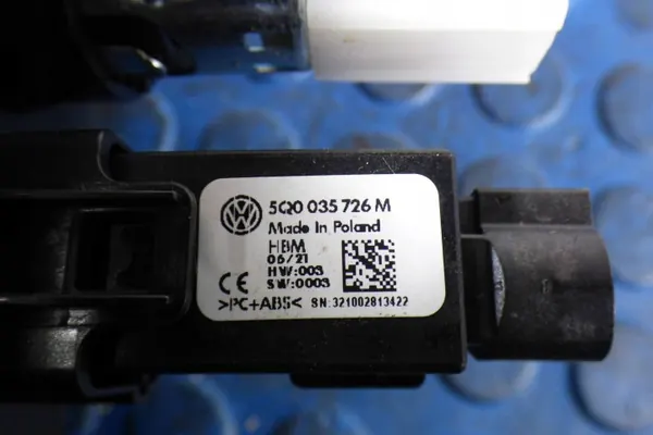Tomada Aux/USB Skoda Fabia Mk3 OEM 5Q0035726M image 3