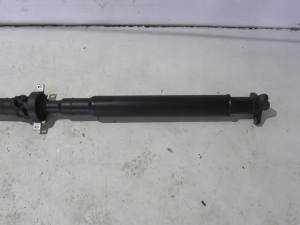 BMW F10 F11 550i Aandrijfas OEM 26107563150 67k km image 3