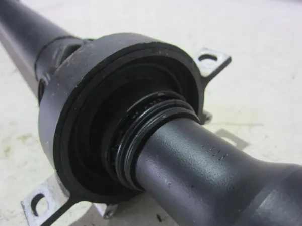 BMW F10 F11 550i Aandrijfas OEM 26107563150 67k km image 5