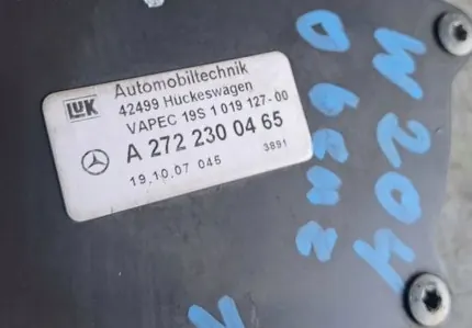 Mercedes W204 W221 M271 OM642 Imupumppu A2722300465 image 2