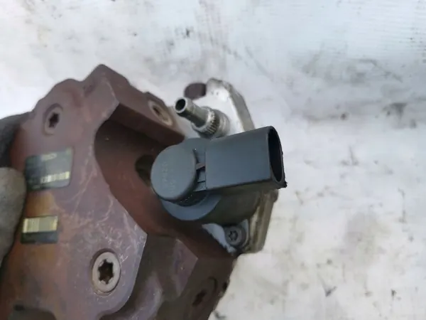 Brandstofpomp 7798333 0445010146 BMW E46 E87 E83 X3 E60 2.0 D image 5