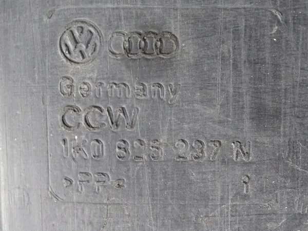 A3 8P GOLF V OCTAVIA II Motorplåt 1K0825237N image 6