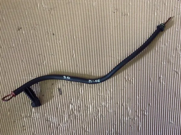 Varilla de aceite Mercedes-Benz OEM A6510100866 - Usado image 2