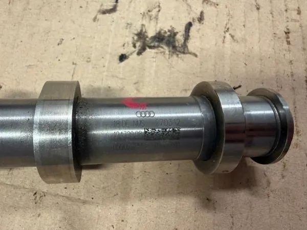 Árbol de levas usado OEM 059022DM para Audi A6 C7 3.0 TDI image 5