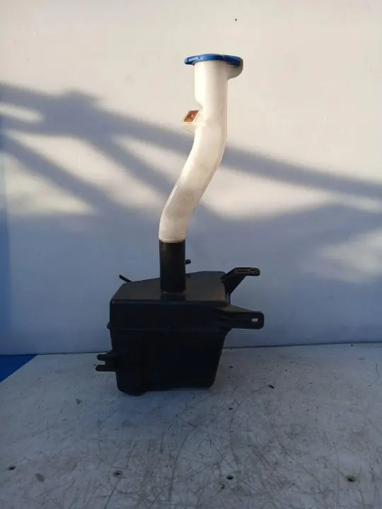 Scheibenwaschbehälter OEM 98610-1F003 für Kia Sportage II image 3