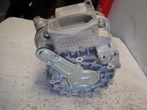 Motor elétrico Nissan usado OEM 290C06UM0A image 4