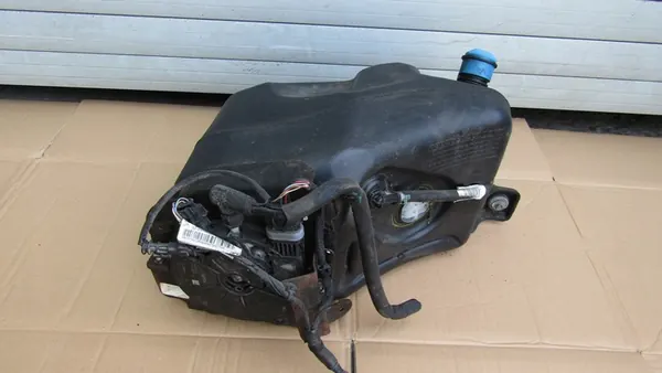 JAGUAR F-PACE RÉSERVOIR ADBLUE image 1