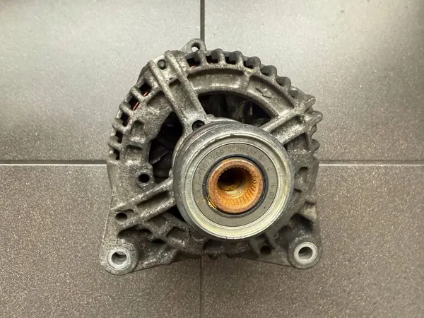 Nissan Qashqai 1.5 DCI Vaihtovirtageneraattori Bosch 0124525140 image 3