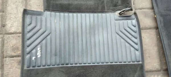 OEM W124 Etulattiamatto - Mercedes-Benz OE image 3
