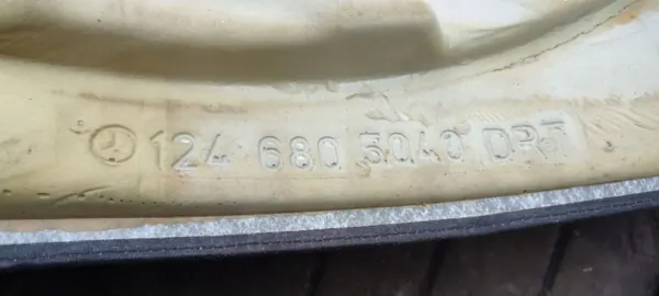 OEM W124 Etulattiamatto - Mercedes-Benz OE image 7