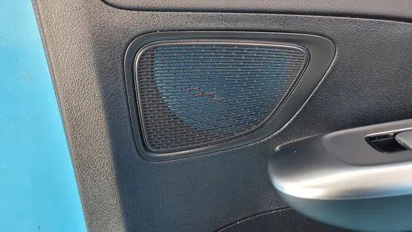 Mercedes W206 C220 Rechte Hintertürhaut OEM A2067304201 image 3