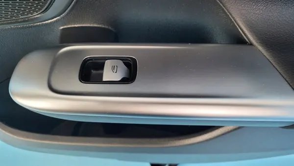 Mercedes W206 C220 Rechte Hintertürhaut OEM A2067304201 image 4