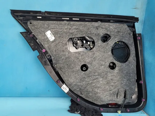 Mercedes W206 C220 Rechte Hintertürhaut OEM A2067304201 image 9